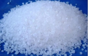 氯化鈉的多重應(yīng)用：食品、醫(yī)療和工業(yè)